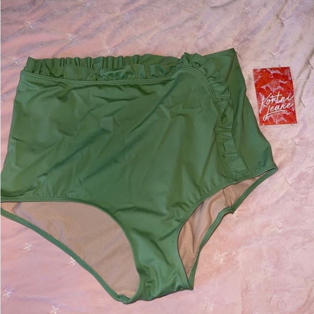Kortni Jeane cascading bottoms seagrass green XL